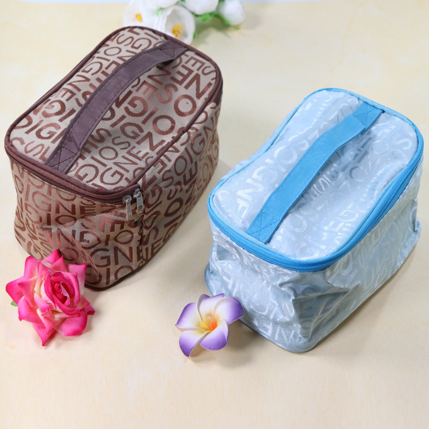 6228 PORTABLE MAKEUP BAG WIDELY USED BY WOMEN’S FOR STORING THEIR MAKEUP EQUIPMENT’S AND ALL WHILE TRAVELLING AND MOVING. 
